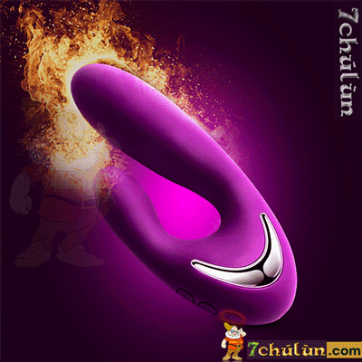 Vesper Svakom heat radiating vibrator makes her crazy